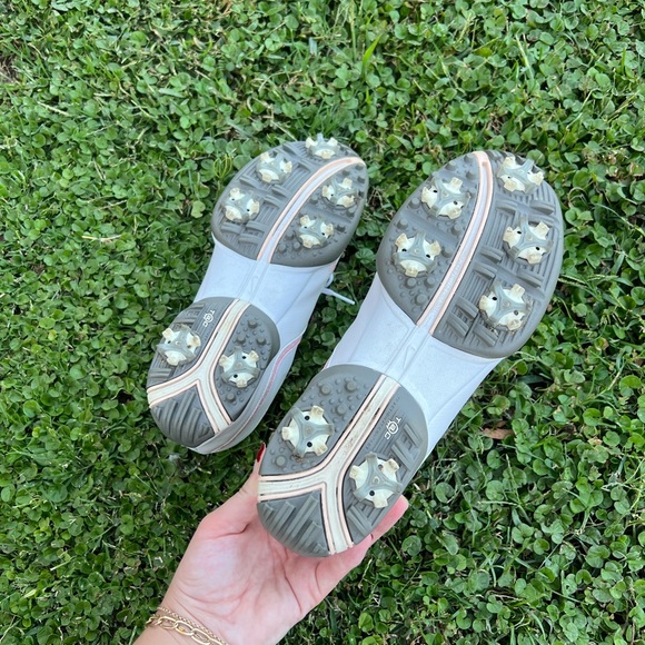 Nike women’s golf shoe size 8 lightly used - Picture 4 of 5